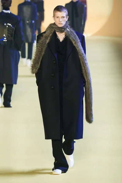 Look 24